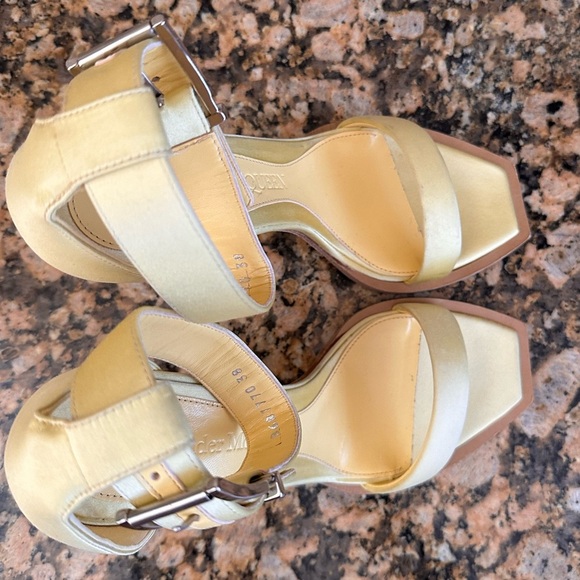 Alexander McQueen Ankle Strap Sandal Pale Yellow - Picture 8 of 16